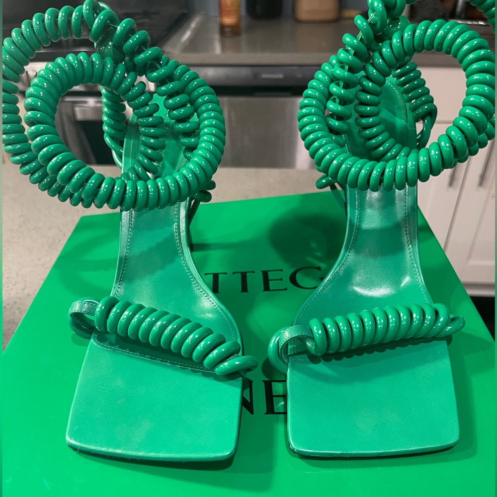 Bottega VENETA wire stretch sandal , with box included size 12